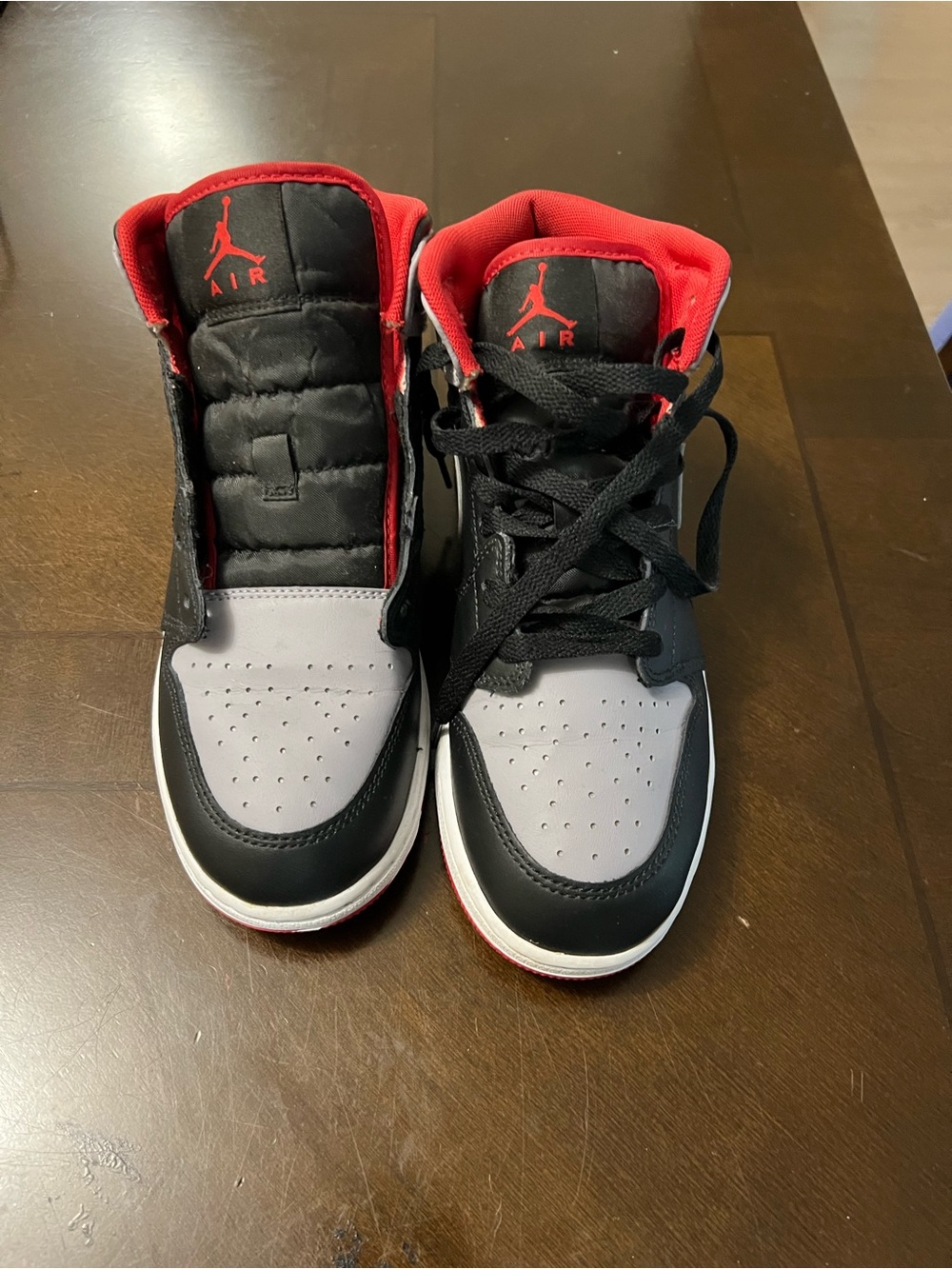 Jordan Retro 1 Mid